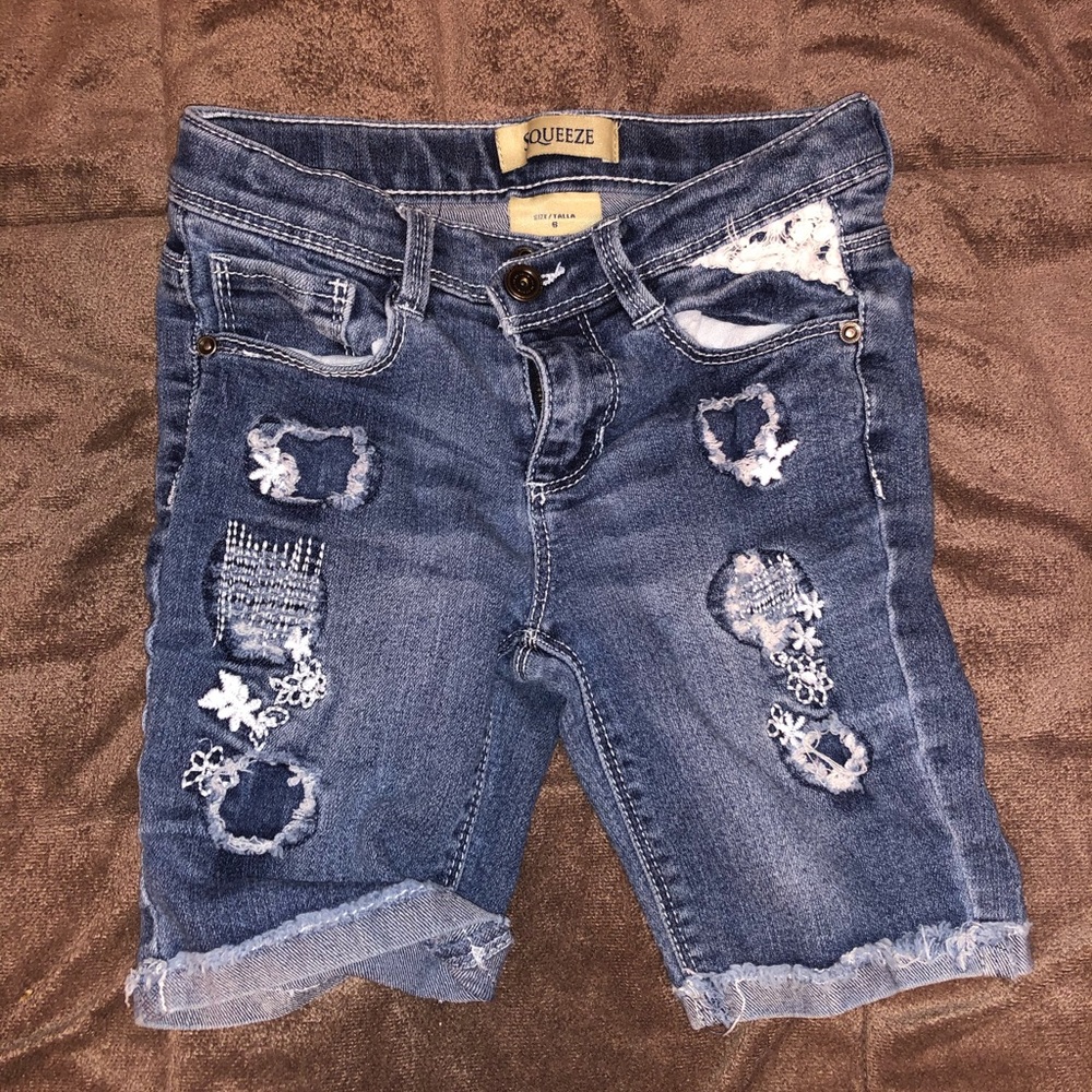 Girls distressed Shorts, size 6
